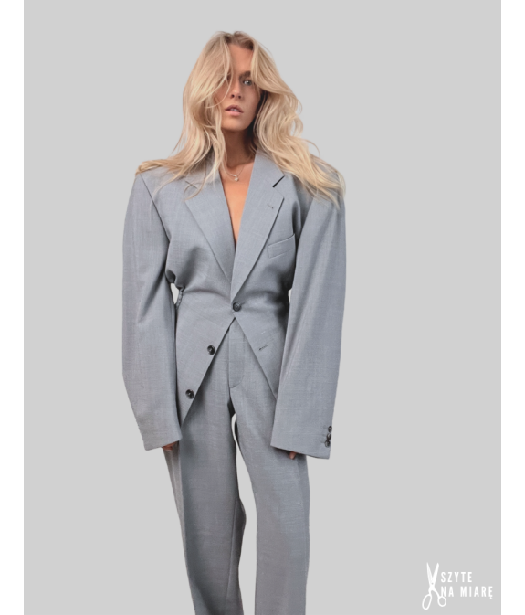 MINISM STUDIO I Upcycling: taliowany garnitur damski