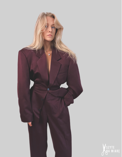 MINISM STUDIO I Upcycling: taliowany garnitur damski