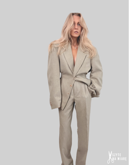 MINISM STUDIO I Upcycling: taliowany garnitur damski