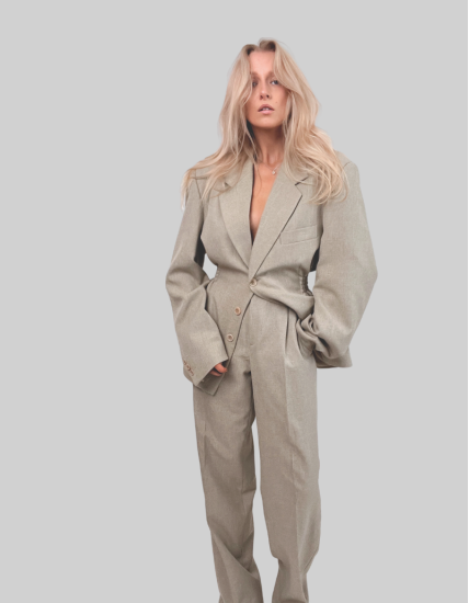 2-CZĘŚCIOWY TALIOWANY GARNITUR - piaskowy beż