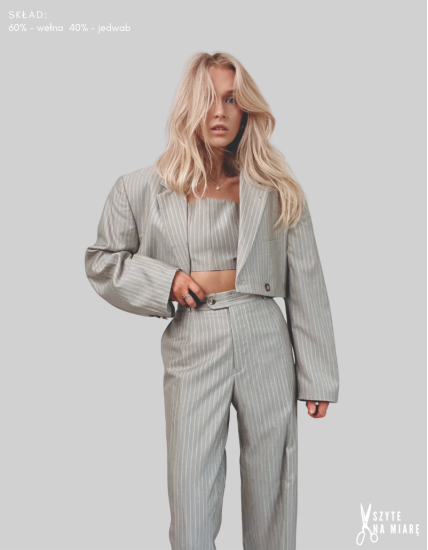 MINISM STUDIO I Upcycling: taliowany garnitur damski