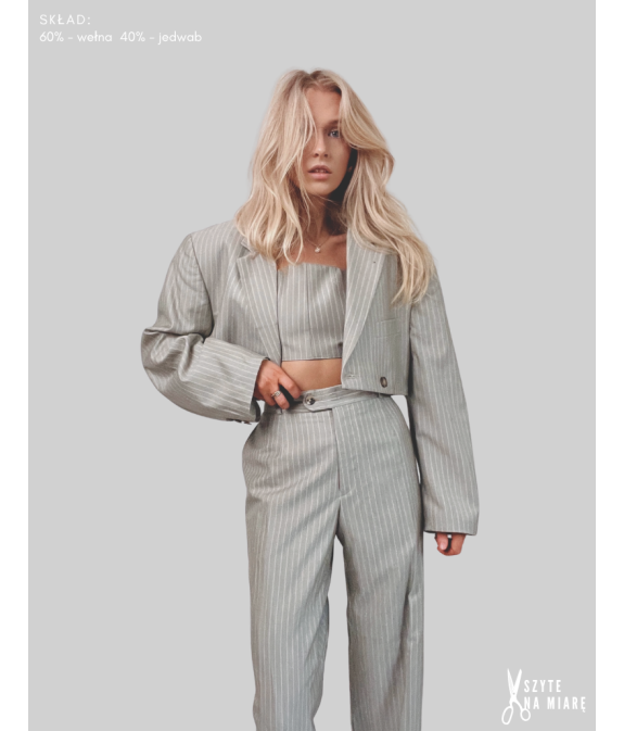 MINISM STUDIO I Upcycling: taliowany garnitur damski