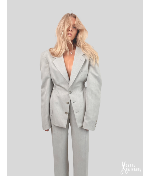 MINISM STUDIO I Upcycling: taliowany garnitur damski