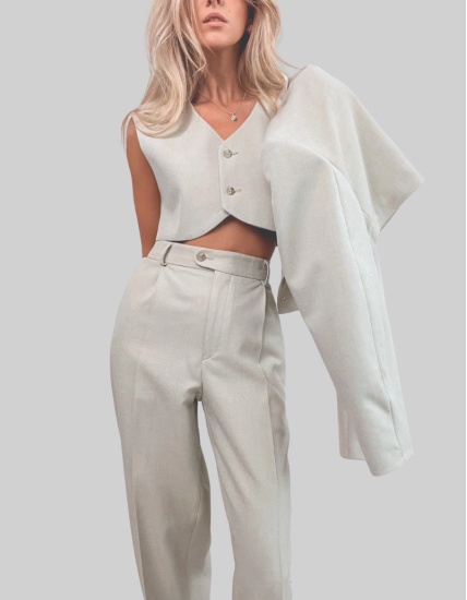 MINISM STUDIO I Upcycling: taliowany garnitur damski