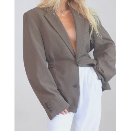 MINISM STUDIO I Upcycling: taliowana marynarka