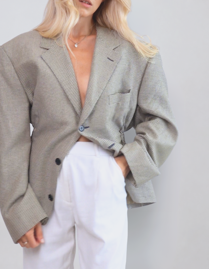 MINISM STUDIO I Upcycling: taliowana marynarka
