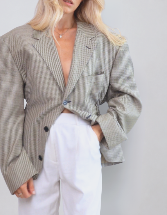 MINISM STUDIO I Upcycling: taliowana marynarka