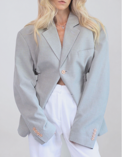 MINISM STUDIO I Upcycling: taliowana marynarka
