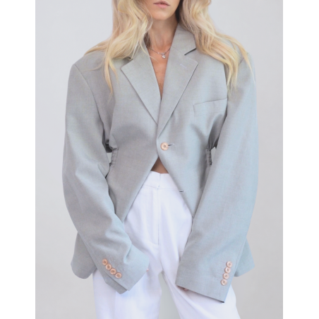 MINISM STUDIO I Upcycling: taliowana marynarka